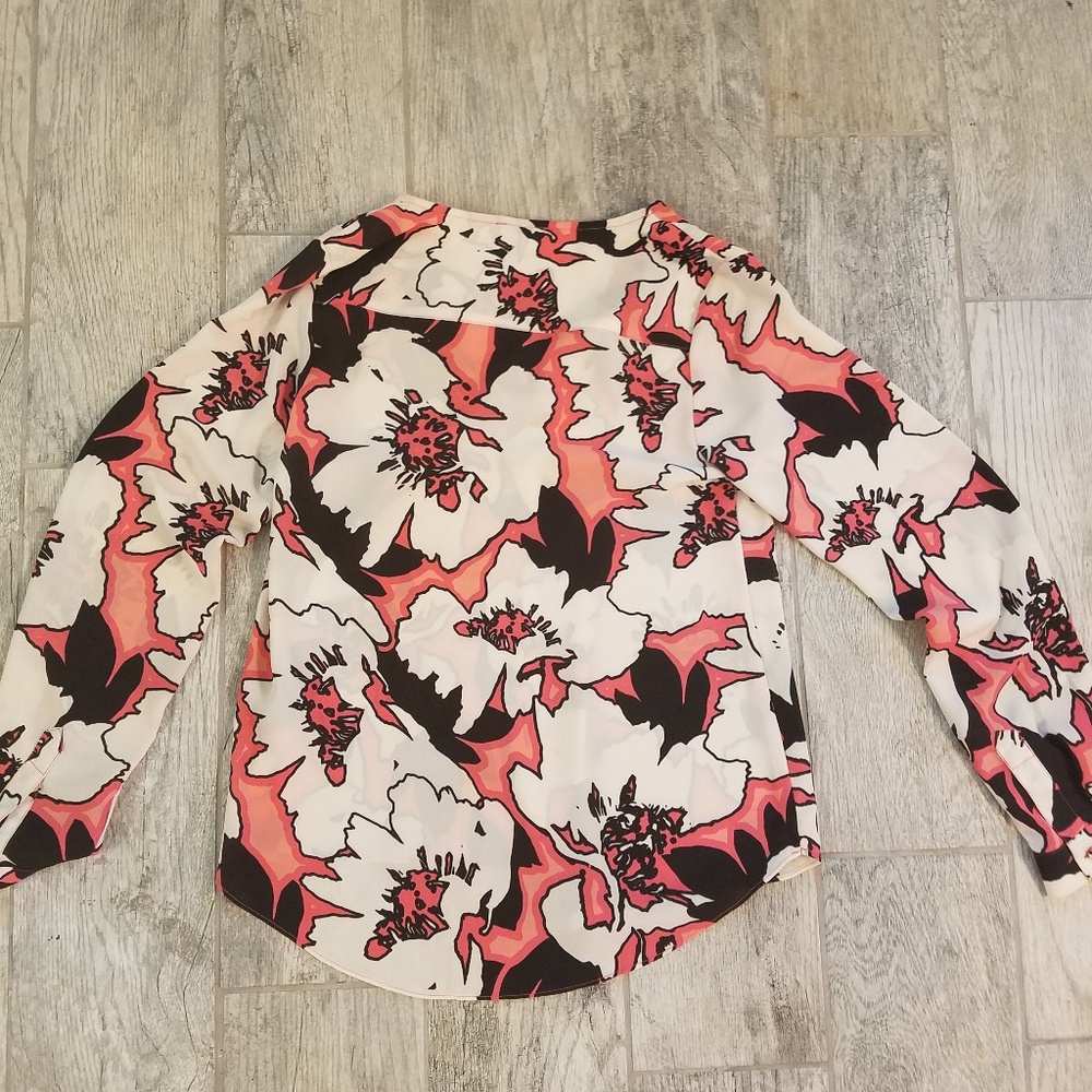 The limited black pink and white flower blouse